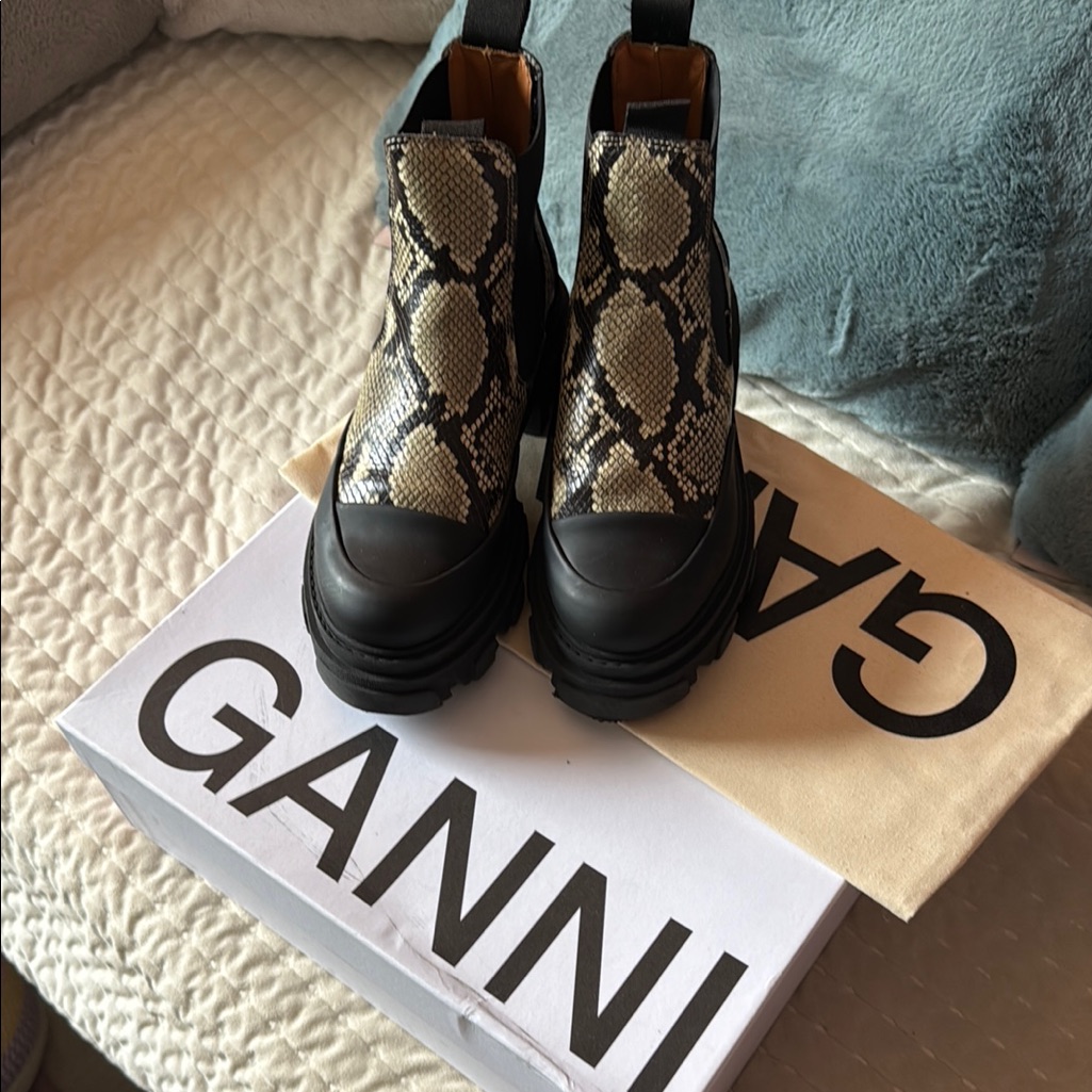 Ganni Snake-Effect Leather Chelsea Boot Green/Black